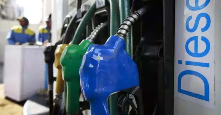 Petrol :সপ্তাহের প্রথম দিনেই সুখবর! একনজরে দেখে নিন পেট্রোল-ডিজেলের দাম