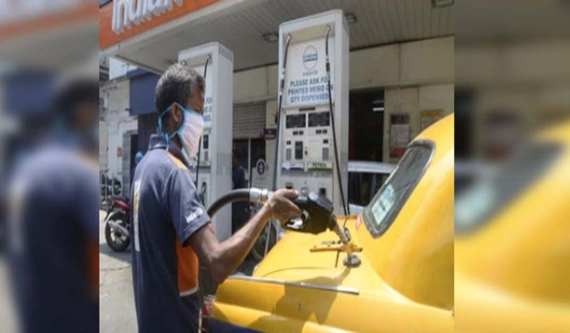 petrol diesel 5 Petrol Diesel Price: তেলের দাম নামল ৯২.৩৪ টাকায়, কলকাতায় কত রেট জানুন