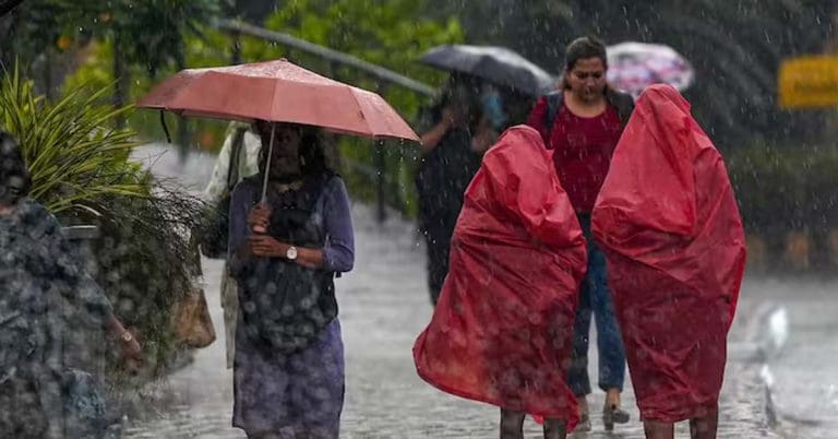 Rainfall: লক্ষ্মীবারে বাংলার ৯ জেলায় ঝড়-বৃষ্টির সতর্কতা জারি