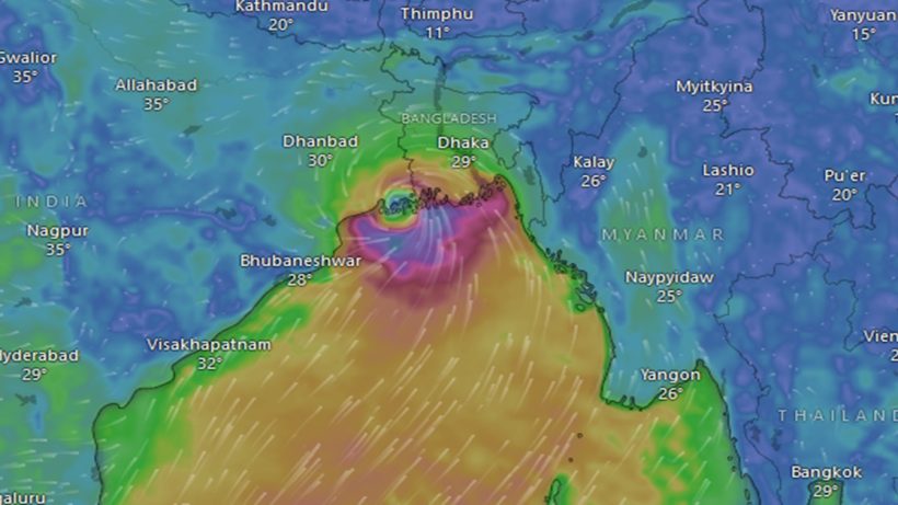 Cyclone Remal made landslide updates, স্থলভাগে আছড়ে পড়ল রেমাল