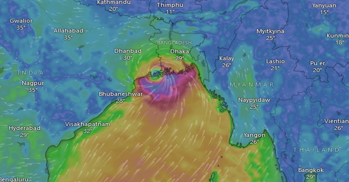 Cyclone Remal made landslide updates, স্থলভাগে আছড়ে পড়ল রেমাল
