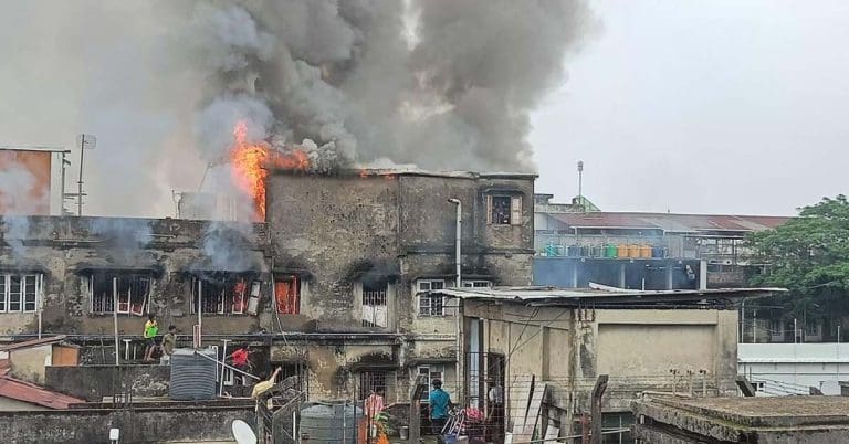 Silchar Fire: কম্পিউটার সেন্টারে ভয়াবহ আগুন, অনেক পড়ুয়ার আটকে থাকার আশঙ্কা Silchar Fire: কম্পিউটার সেন্টারে ভয়াবহ আগুন, অনেক পড়ুয়ার আটকে থাকার আশঙ্কা