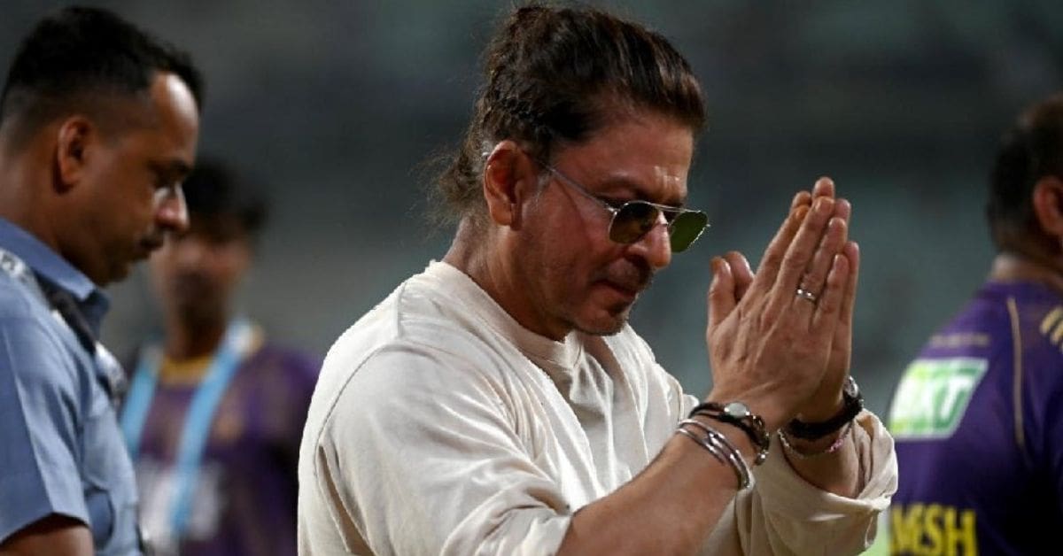 shah rukh khan hugged kkr player even after defeat