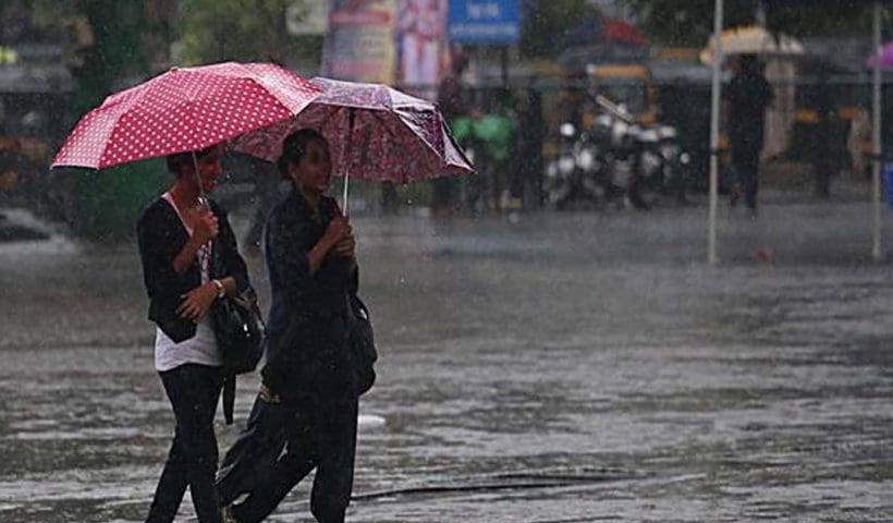 tripura rains Weather: ভ্যাপসা গরম থেকে মুক্তি দিতে আজ জেলায় জেলায় বৃষ্টির সতর্কতা জারি, বর্ষা নিয়ে এল বড় আপডেট