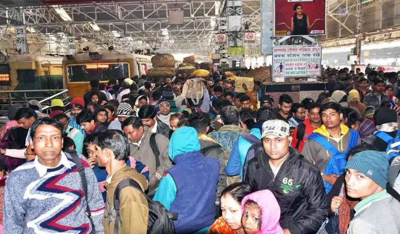 Kolkata Local Train Services at Sealdah Main Line Night