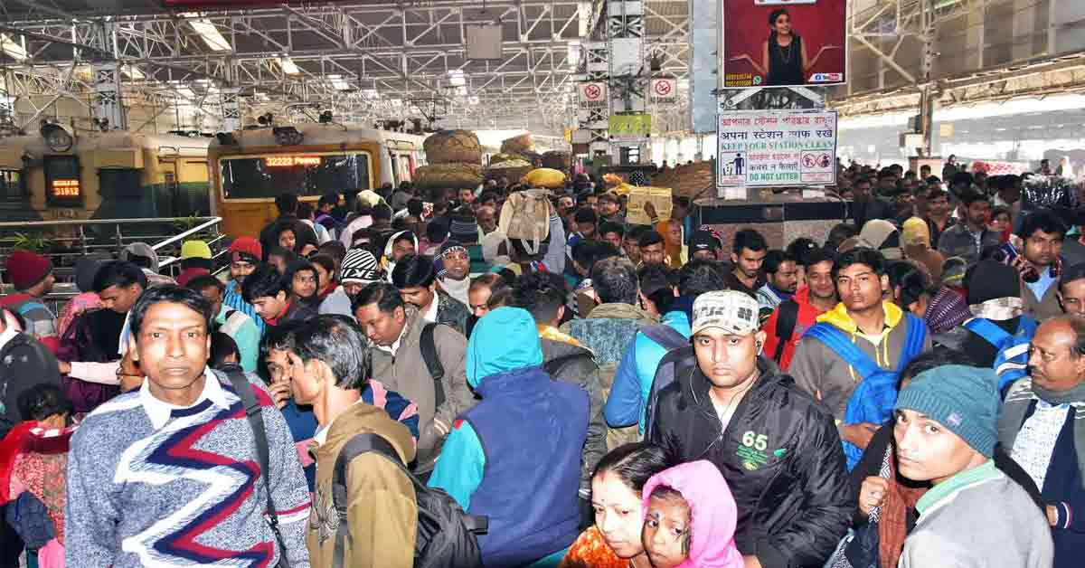 Kolkata Local Train Services at Sealdah Main Line Night