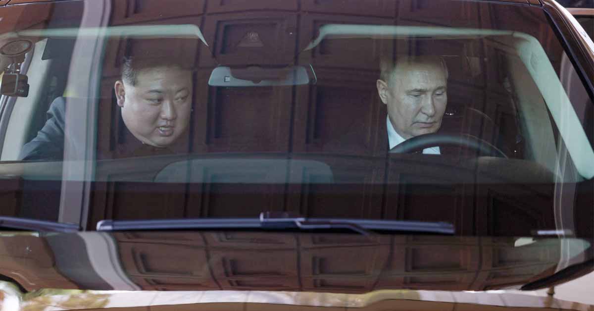 Vladimir Putin and Kim Jong-un drive through Pyongyang in an Aurus limo