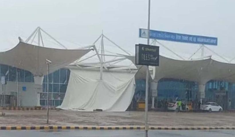 airport দিল্লির পর এবার গুজরাটে ভেঙে পড়ল বিমানবন্দরের ছাদ, আতঙ্কে যাত্রীরা