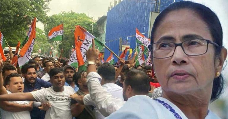 ধৰ্মতলায় ধুন্ধুমার! শনিবারের বারবেলায় তৃণমূল VS তৃণমূলের লড়াইয়ে রেফারির ভূমিকায় খোদ পুলিশই ধৰ্মতলায় ধুন্ধুমার! শনিবারের বারবেলায় তৃণমূল VS তৃণমূলের লড়াইয়ে রেফারির ভূমিকায় খোদ পুলিশই