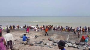 East Medinipur district administration has started work of removing illegal hawkers from both the beach and road of Digha, দিঘার সমুদ্র সৈকত থেকে অবৈধ হকার উচ্ছেদ অভিযান শুরু করল দিঘা শঙ্করপুর উন্নয়ন পর্ষদ।