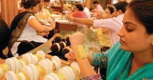 Gold Prices Surge Sharply at Week's End: Current Rates in Kolkata
