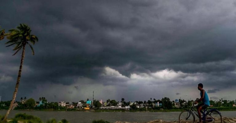 বইবে ৪০-৫০ কিমি বেগে হাওয়া, বহু রাজ্যে ভারী বৃষ্টির সতর্কতা, কলকাতায় কবে?