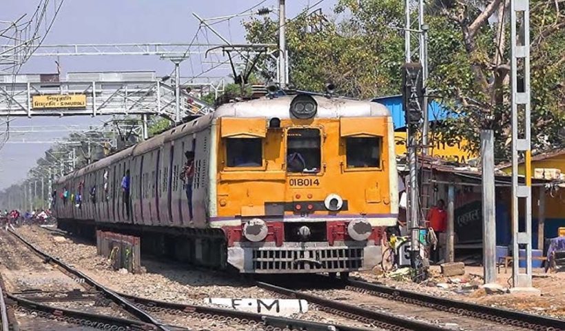 Bangaon and Hasnabad sections of Sealdah Division are running normal local train services on Saturday and Sunday, শনিবার এবং রবিবার বনগাঁ ও হাসনাবাদ শাখায় লোকাল ট্রেনের সময়সূচিতে কোনও পরিবর্তন হচ্ছে না