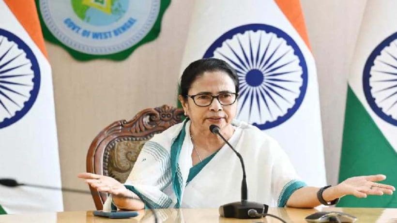 mamata banerjee formed four member committee to prevent government land encroachment