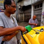 The Kolkata24x7 | Politics ফের পরিবর্তন জ্বালানির দামে, কলকাতায় পেট্রোল-ডিজেলের দাম বাড়ল না কমল?