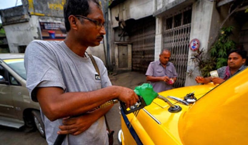 petrol 1 ভোটগণনার দিন তেলের দাম নামল ৮২.৪০ টাকায়, কলকাতায় কত জানুন ঝটপট