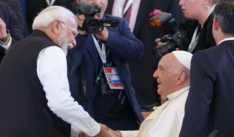 Congresss apology to Christians over now deleted post mocking PM-Pope meeting, পোপ-মোদী ছবি নিয়ে বক্রোক্তি! শেষপর্যন্ত ক্ষমা চেয়ে নিল কংগ্রেস