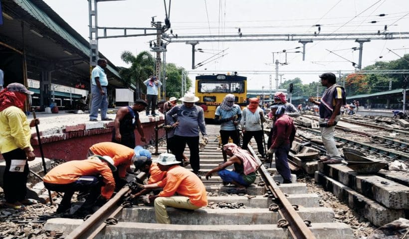 sealdah সোমবার শিয়ালদা শাখায় আদৌ মিটবে যাত্রী দুর্ভোগ? কী জবাব রেল কর্তৃপক্ষের?