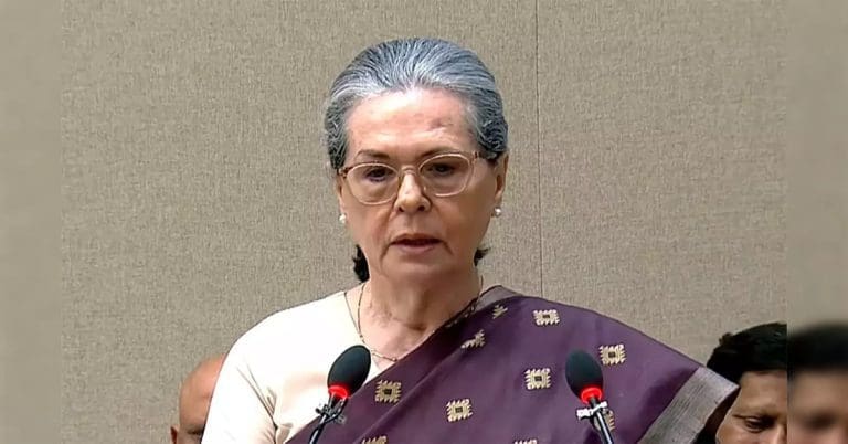 Kerala Politics Erupt as Vijayan Alleges Sonia Gandhi Link in Sabarimala Gold Case
