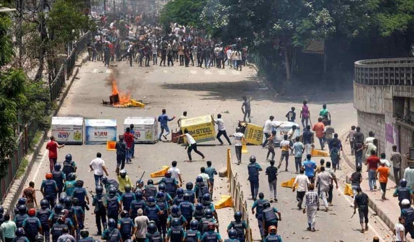 Bangladesh Protesters Occupy Jail