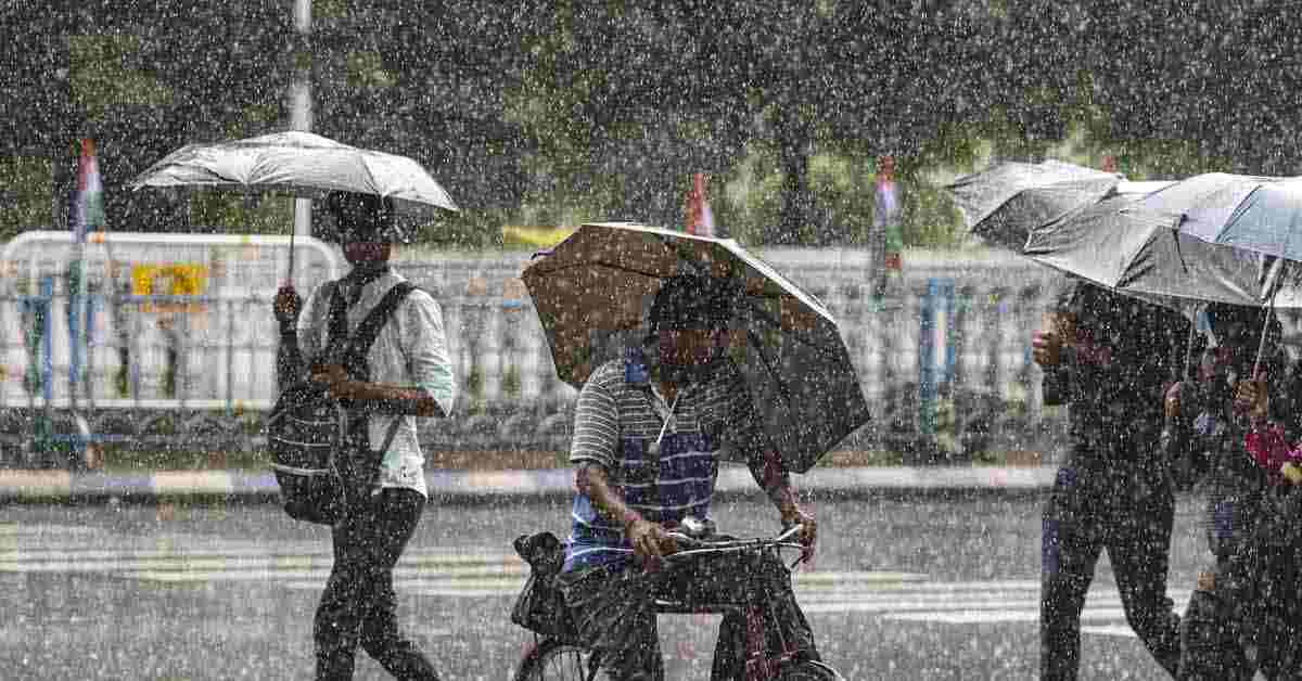 Delhi Rains Delhi Rains: ভারী বৃষ্টিতে ভাসছে রাজধানী শহর