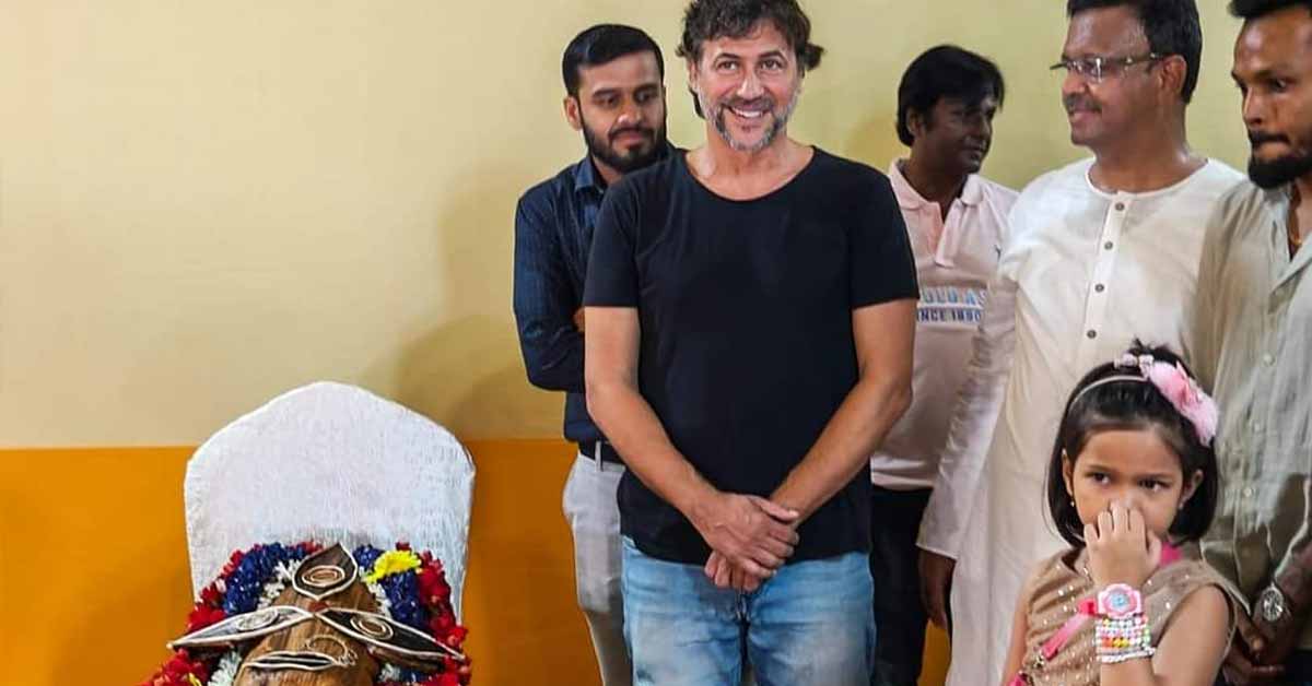 East Bengal Coach Carles Cuadrat and Two Footballers Attend Chetla Agrani's Khoti Puja