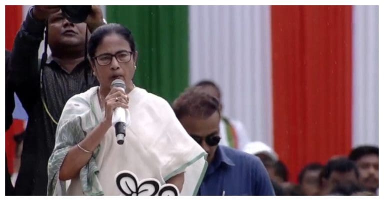 ‘বিত্তমান নয়, বিবেকবান!’ বড় জয়ের পর ২১শের মঞ্চে শৃঙ্খলার পাঠ মমতার