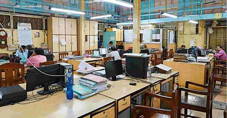 স্থায়ী চাকরি নয়, অস্থায়ী ইন্টার্নশিপে উৎসাহ কেন্দ্রের