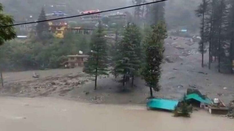 Manikaran Cloud Burst হিমাচল প্রদেশের মনিকরণে মেঘ-ভাঙা বৃষ্টি, ক্ষতিগ্রস্থ মদের দোকান!