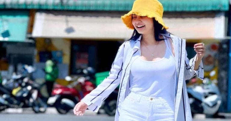 মাত্র এক সেকেন্ডেই নজর কাড়লেন মনামী ঘোষ!