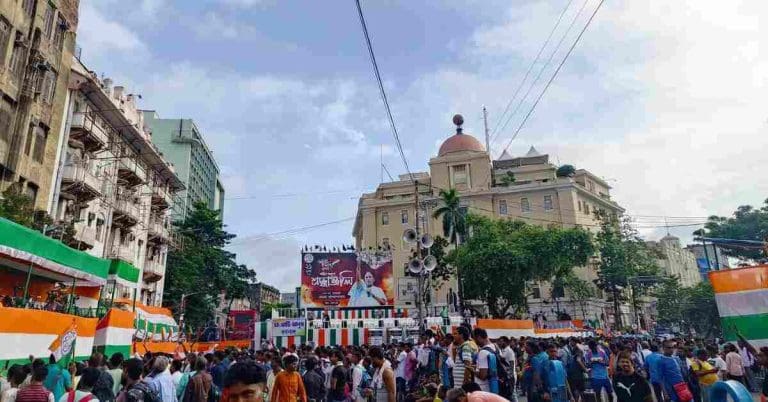 সাতসকালে মূলমঞ্চের সামনে জনতার ঢল, একুশে এবার রেকর্ড ভিড়?