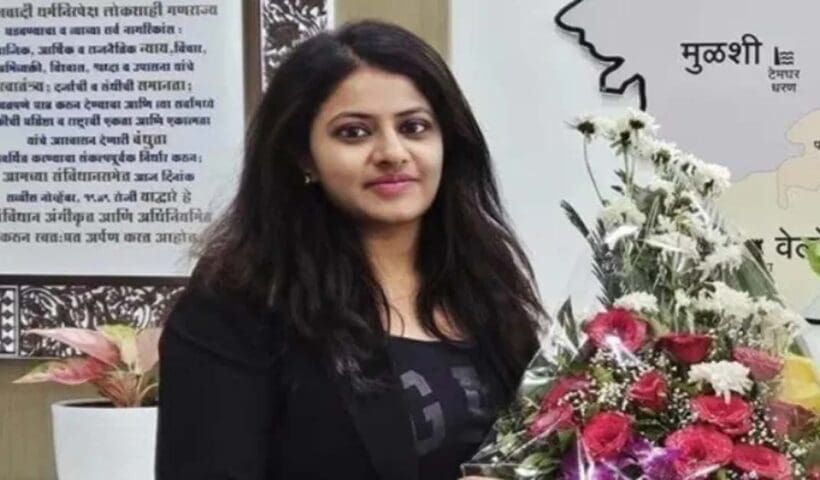 UPSC Cancels Puja Khedkars IAS Selection Bans Her From Taking Exam Ever, বাতিল আইএএস পদ, পূজা খেদকারের বিরুদ্ধে কড়া পদক্ষেপ ইউপিএসসি-র