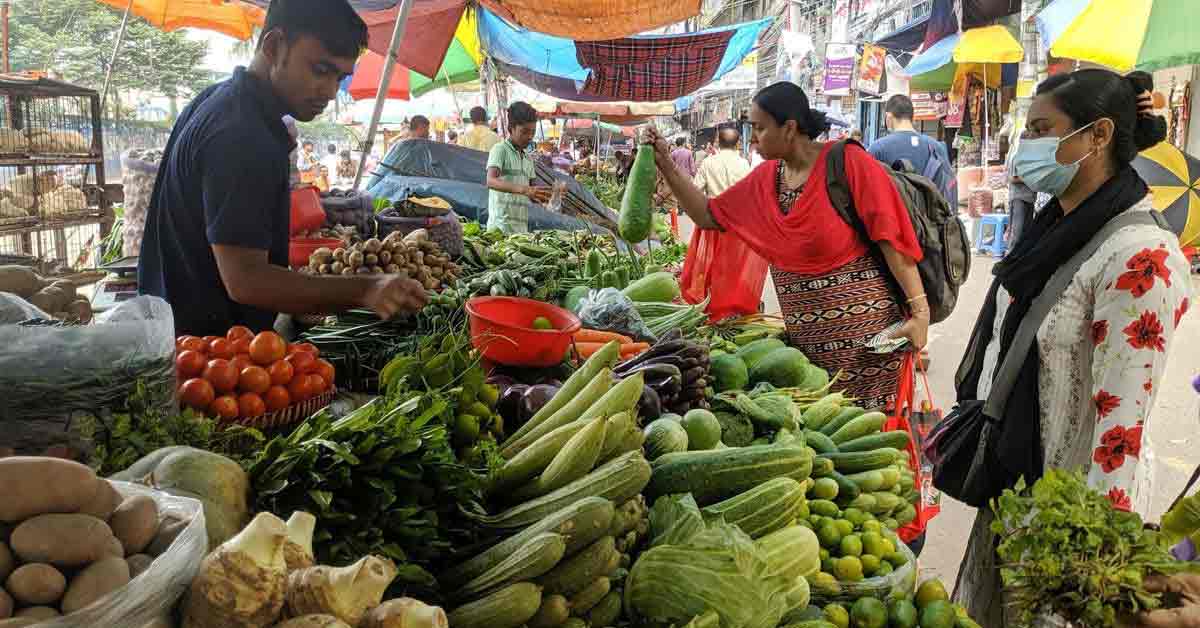 Vegetable prices surge before the festival, and a task force has been deployed in the market to control them.