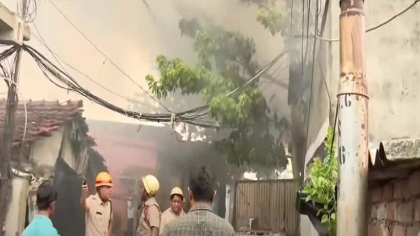 fire সাত সকালেই বেলেঘাটার পরিত্যক্ত কারখানায় ভয়াবহ আগুন, আতঙ্ক এলাকায়