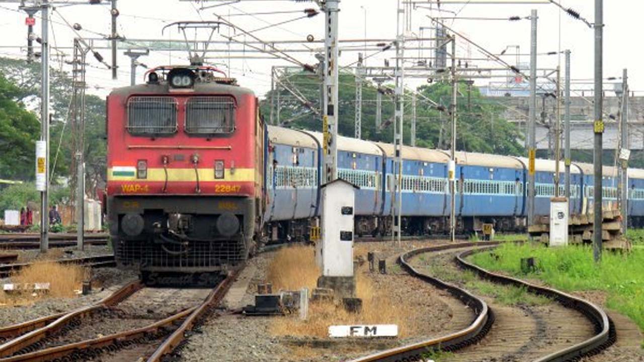 Special arrangements by the railways to manage crowds during the festival, facilities available on Howrah and Sealdah branches.