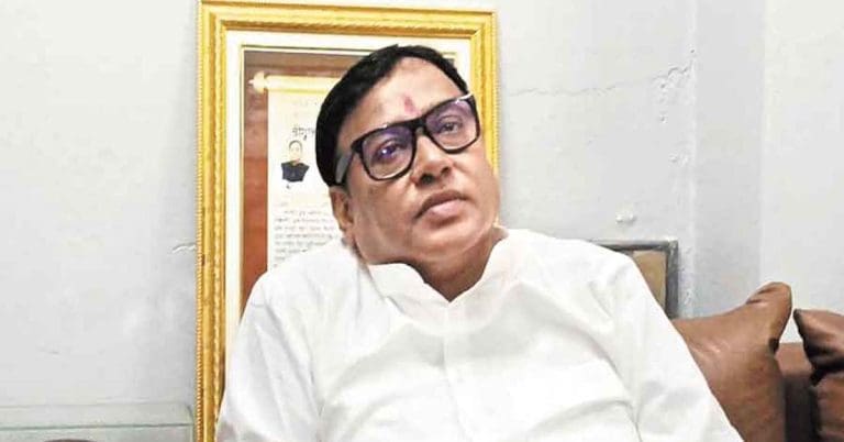 রায়গঞ্জে আচমকা লিড বাড়াল TMC, তবে কি দলবদলু কৃষ্ণতেই ভরসা? রায়গঞ্জে আচমকা লিড বাড়াল TMC, তবে কি দলবদলু কৃষ্ণতেই ভরসা?