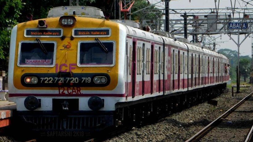 many trains were canceled on the south eastern railway division on saturday and sunday