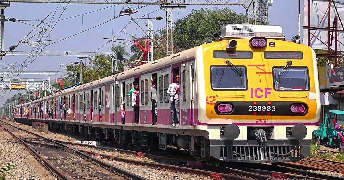 Eastern RailwayTrain Services Disrupted: Traffic and Power Block in Sealdah Division, Local Trains Cancelled in Howrah Division