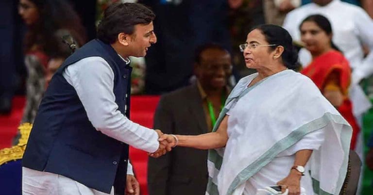বিমানবন্দর থেকে মমতার বাড়িতে অখিলেশ, গোপন আলোচনায় মাস্টারস্ট্রোক?