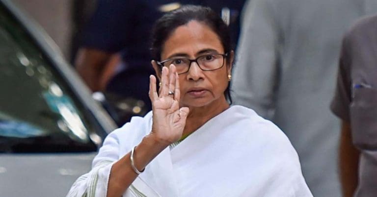 একুশের মঞ্চে বক্তৃতায় সাংঘাতিক ভুল মমতার! এ কী বললেন তৃণমূল সুপ্রিমো?