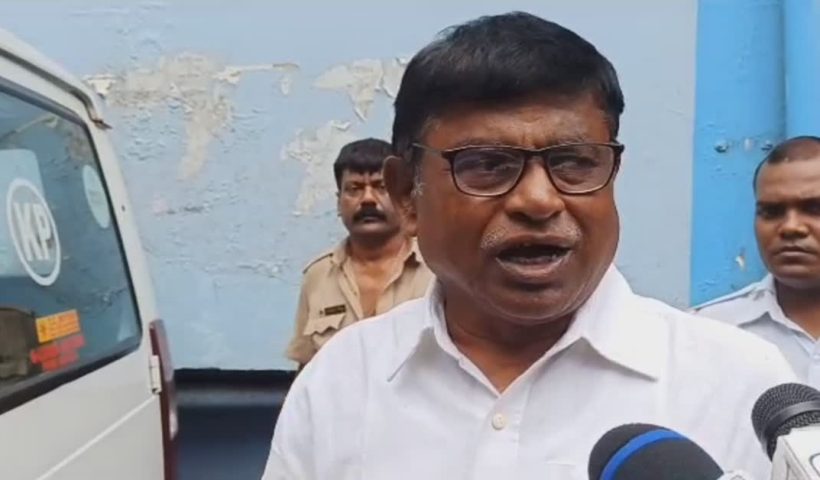 manik bhattacharya directs to destroy primary tet 2017 omr sheet claim by west bengal board of primary education, মানিকের অনুমোদনেই ওএমআপ শিট ধ্বংস! আদালতে মোড় ঘোরানো দাবি পর্ষদের আইনজীবীর