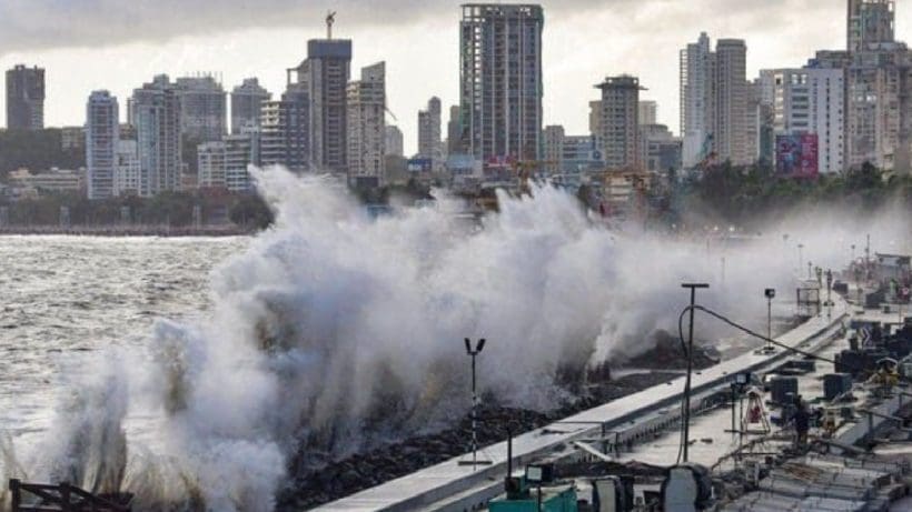 rains mumbai আগামী ৩-৪ ঘন্টার মধ্যে ধেয়ে আসছে ভারী বৃষ্টি, বন্ধ করা হল স্কুল, কলেজ