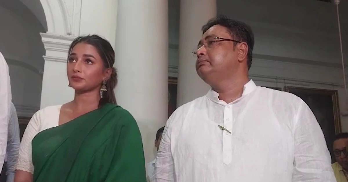 Sayantika Banerjee and Reyat Hossain Sarkar took oath as MLAs by Speaker Biman Byanerjee , স্পিকার বিমান ব্য়ানার্জীর কাছেই বিধায়ক পদে শপথ নিলেন সায়ন্তিকা বন্দ্যোপাধ্যায় এবং রেয়াত হোসেন সরকার