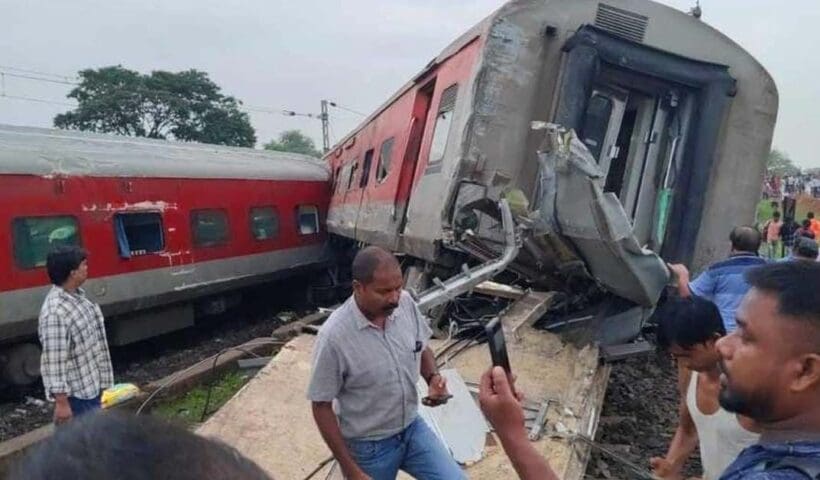 trains 3 মাত্র ১৩ দিনে সপ্তম রেল দুর্ঘটনা, দায় কার?