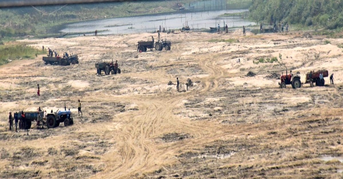 Sand mafia rivar sand smuggling at south dinajpur