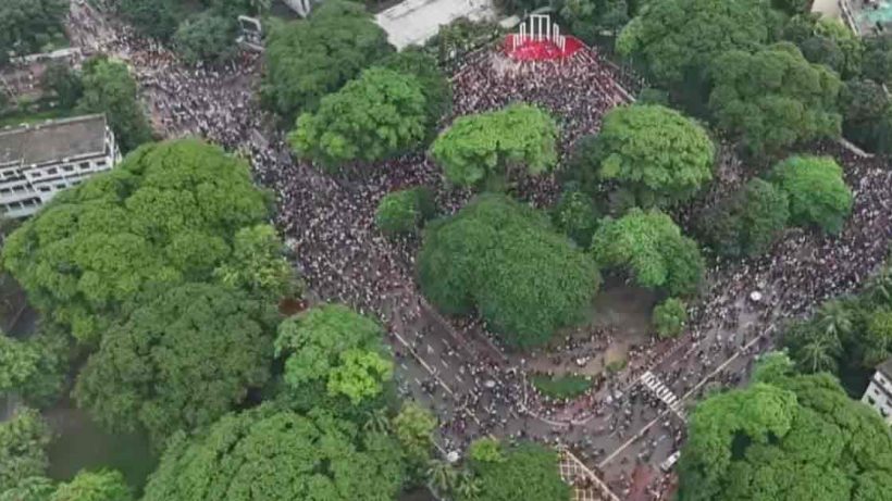 ভাষা শহিদ মিনার থেকে 'হাসিনার পদত্যাগ' চাইল পড়ুয়ারা, রক্তাক্ত রবিবারের আশঙ্কা