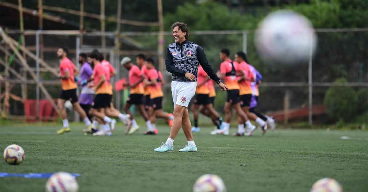 Coach Carles Cuadrat Works His Magic in East Bengal's Practice Sessions