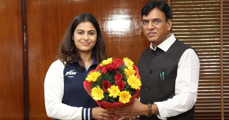 মনুর বক্তব্যে শুরু নতুন বিতর্ক, নিশানায় কে?