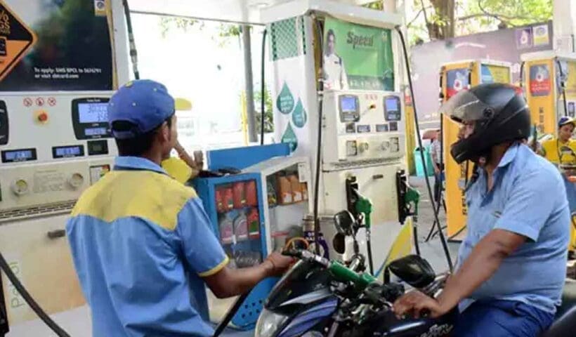 Petrol Pump Petrol Diesel Price: আজ ৯৩.৭৪ টাকায় বিক্রি হচ্ছে পেট্রোল, কলকাতার রেট জানেন?