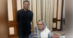 Shakib Al Hasan is going to Pakistan after leaving Bangladesh for fear of being beaten up, শেখ হাসিনা 'পলাতক', বাংলাদেশে গণপিটুনির ভয়ে শাকিব যাচ্ছেন পাকিস্তানে!